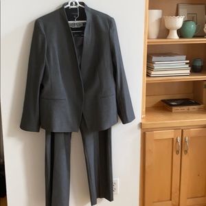 Ann Taylor Suit in Grey Bi-Stretch, Size 18